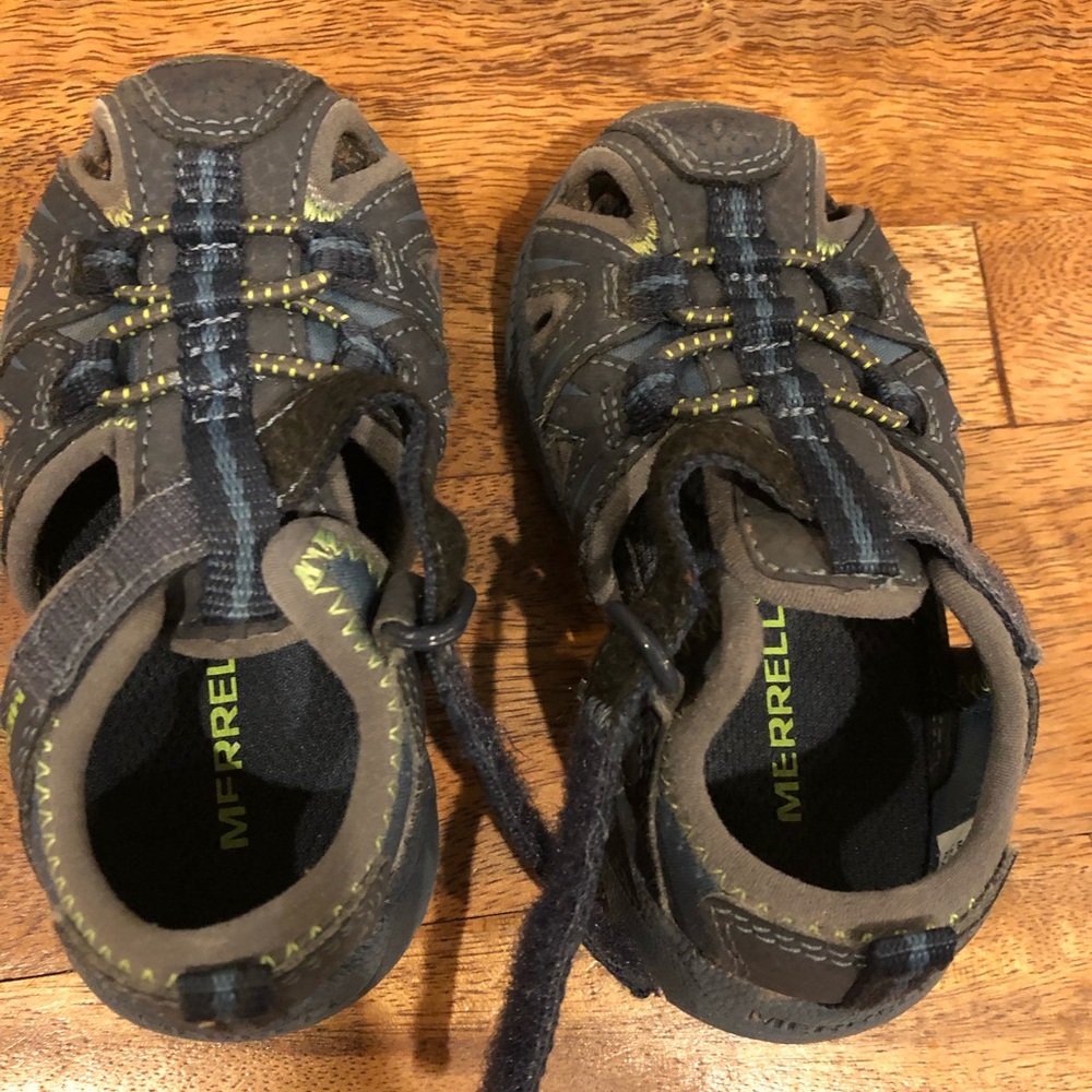 Toddler boy size 5 Merrell’s sandals
